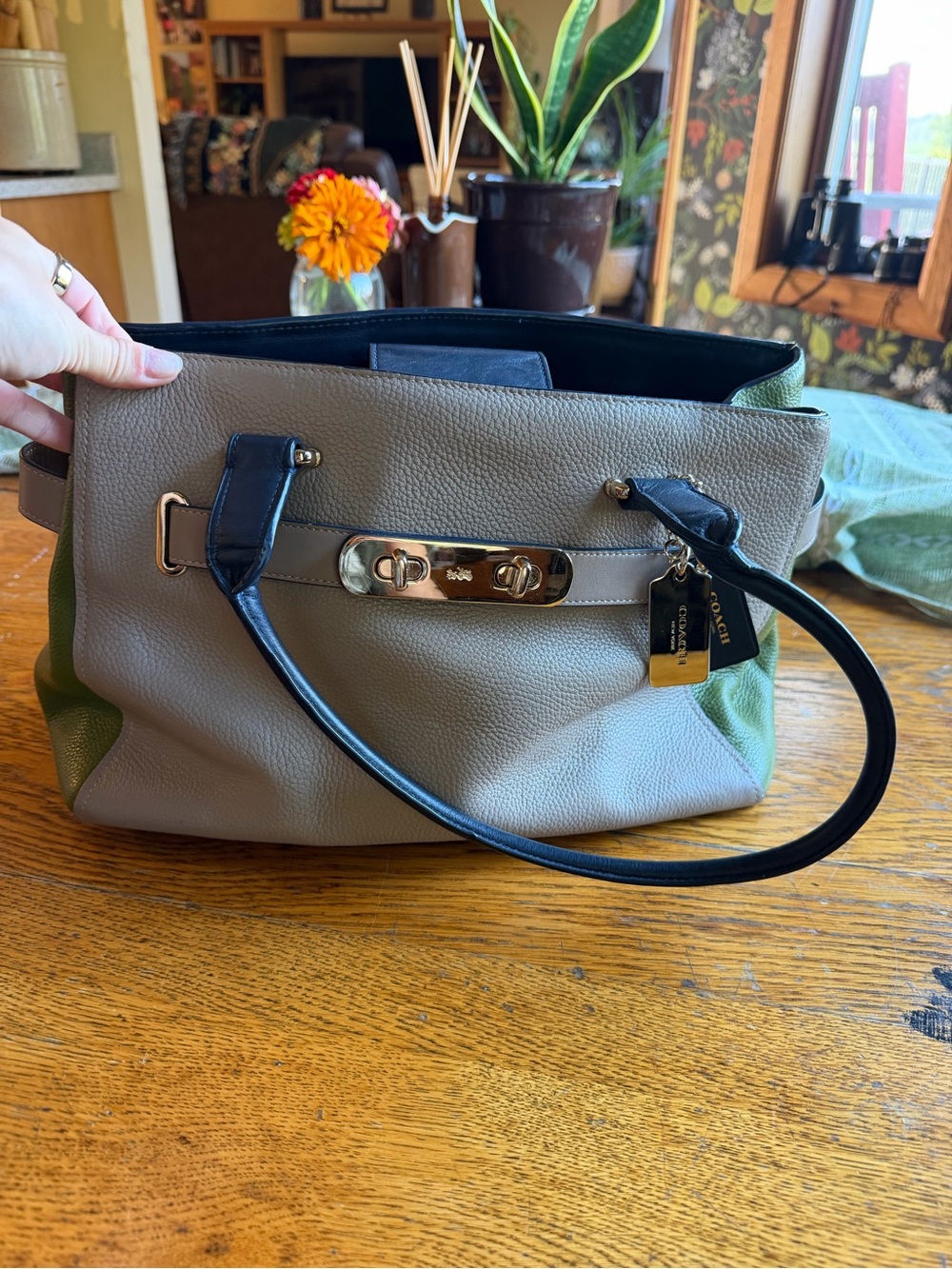 COACH
Swagger Carryall in Colorblock Pebble Leather